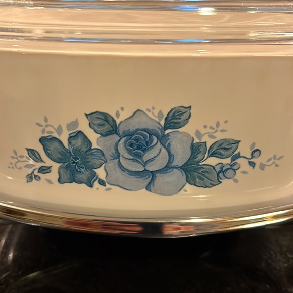 "Blue Velvet" - 1.5L / 1.5 QT CorningWare Casserole with Lid (A-9-C) - Picture 2 of 7